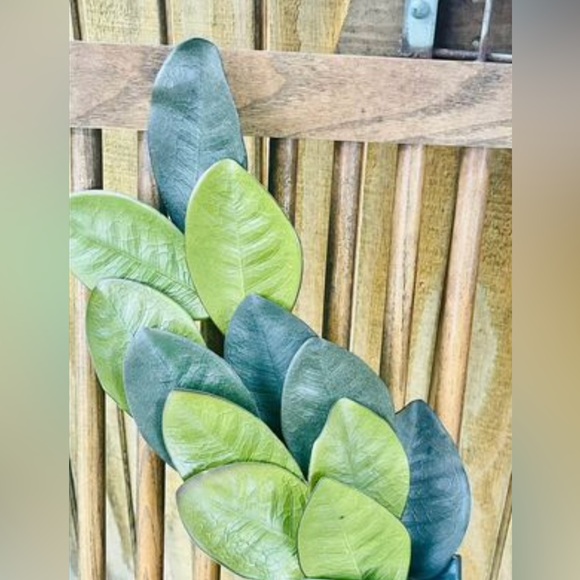 *Elegant Magnolia Leaves Spray - Picture 10 of 10